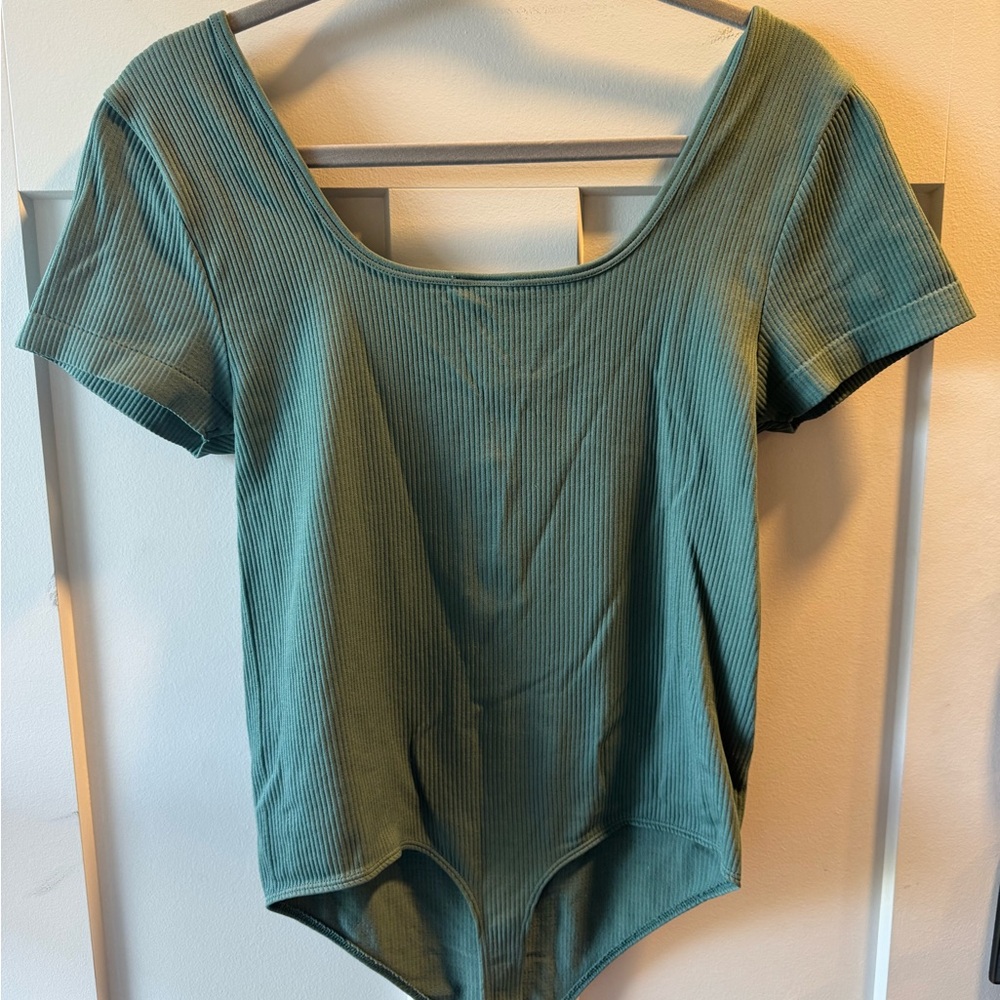 SO Green Fitted Bodysuit - Picture 2 of 3